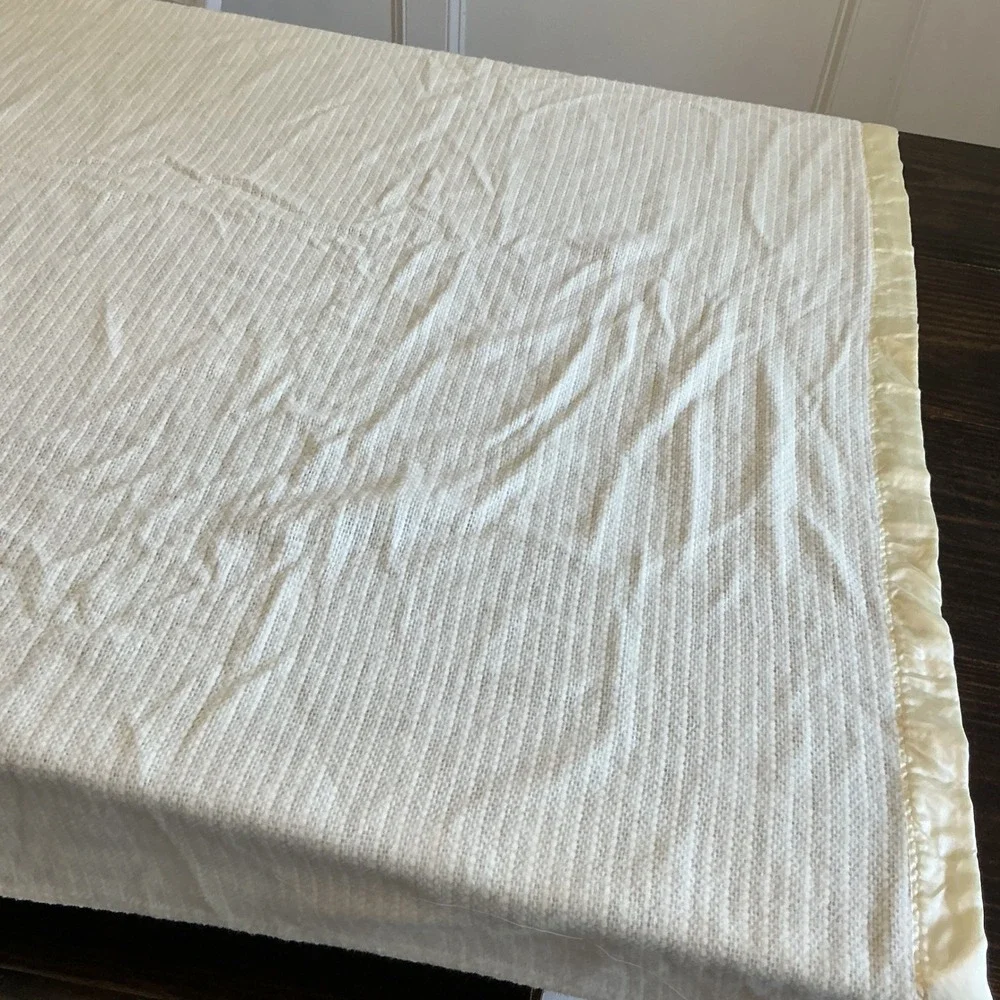 Vintage Cream Yellow Thermal Waffle Weave Blanket Satin Trim Edge 64x83‎